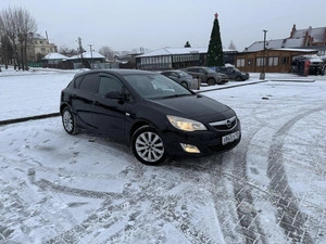Хетчбэк Opel Astra 2011 года, 715000 рублей, Красноярск