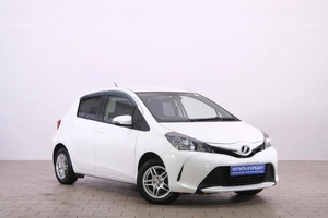 Хетчбэк Toyota Vitz 2016 года, 1129000 рублей, Омск