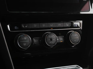 Седан Volkswagen Passat 2018 года, 2389000 рублей, Тюмень
