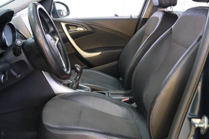 Хетчбэк Opel Astra 2011 года, 779000 рублей, Омск