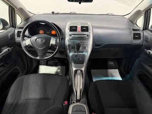 Хетчбэк Toyota Auris 2008 года, 679000 рублей, Красноярск