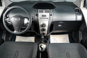 Хетчбэк Toyota Yaris 2006 года, 699000 рублей, Тюмень