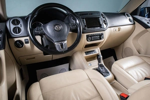 Внедорожник Volkswagen Tiguan 2015 года, 1299000 рублей, Сургут