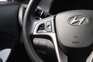 Хетчбэк Hyundai Solaris 2015 года, 959000 рублей, Новосибирск