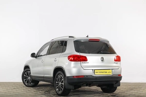 Внедорожник Volkswagen Tiguan 2012 года, 1529000 рублей, Тюмень
