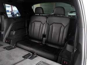 Внедорожник Audi Q7 2019 года, 5337000 рублей, Красный Пахарь