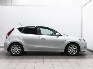 Хетчбэк Hyundai i30 2011 года, 850000 рублей, Красноярск