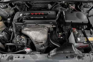 Седан Toyota Camry 2004 года, 989000 рублей, Барнаул