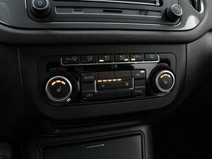 Внедорожник Volkswagen Tiguan 2011 года, 1430000 рублей, Краснодар