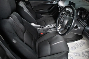 Седан Mazda Axela 2018 года, 1649000 рублей, Сургут