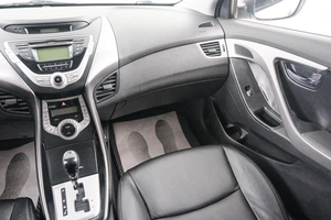 Седан Hyundai Avante 2010 года, 899000 рублей, Красноярск