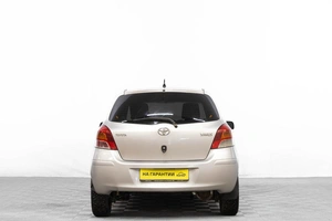 Хетчбэк Toyota Yaris 2009 года, 489000 рублей, Барнаул