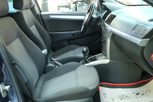Универсал Opel Astra 2010 года, 699000 рублей, Омск