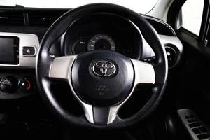 Хетчбэк Toyota Vitz 2016 года, 819000 рублей, Пермь