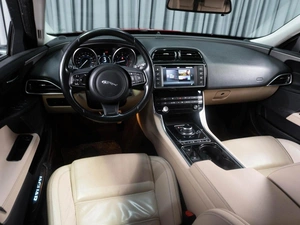 Седан Jaguar XE 2016 года, 1497000 рублей, Тюмень