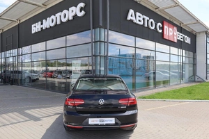 Седан Volkswagen Passat 2017 года, 2420000 рублей, Мирное