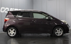 Хетчбэк Toyota Ractis 2011 года, 950000 рублей, Омск