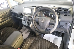 Минивэн Toyota Wish 2009 года, 1379000 рублей, Омск