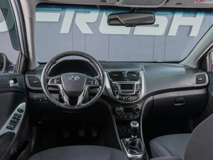 Седан Hyundai Solaris 2016 года, 799000 рублей, Сургут