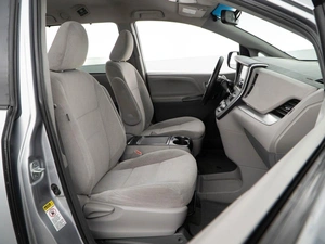 Минивэн Toyota Sienna 2016 года, 2548077 рублей, Москва