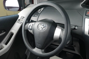 Хетчбэк Toyota Yaris 2008 года, 589000 рублей, Тюмень