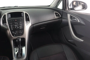 Хетчбэк Opel Astra 2011 года, 689000 рублей, Пермь