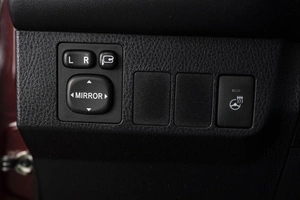 Внедорожник Toyota RAV4 2016 года, 2350000 рублей, Омск