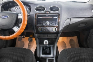 Седан Ford Focus 2006 года, 649000 рублей, Барнаул