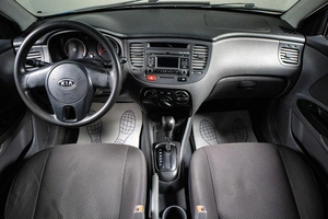 Седан Kia Rio 2010 года, 599000 рублей, Сургут