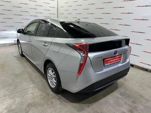 Лифтбек Toyota Prius 2016 года, 1295000 рублей, Красноярск