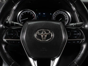 Седан Toyota Camry 2018 года, 2699000 рублей, Тюмень