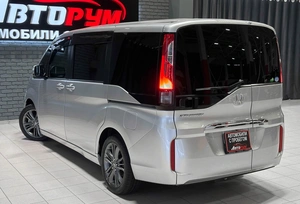 Минивэн Honda Stepwgn 2017 года, 1720000 рублей, Красноярск