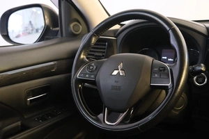 Внедорожник Mitsubishi Outlander 2017 года, 1999000 рублей, Омск