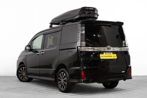 Минивэн Toyota Voxy 2018 года, 2649000 рублей, Барнаул