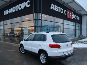 Внедорожник Volkswagen Tiguan 2012 года, 1550000 рублей, Мирное
