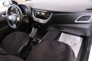 Седан Hyundai Solaris 2017 года, 839000 рублей, Омск