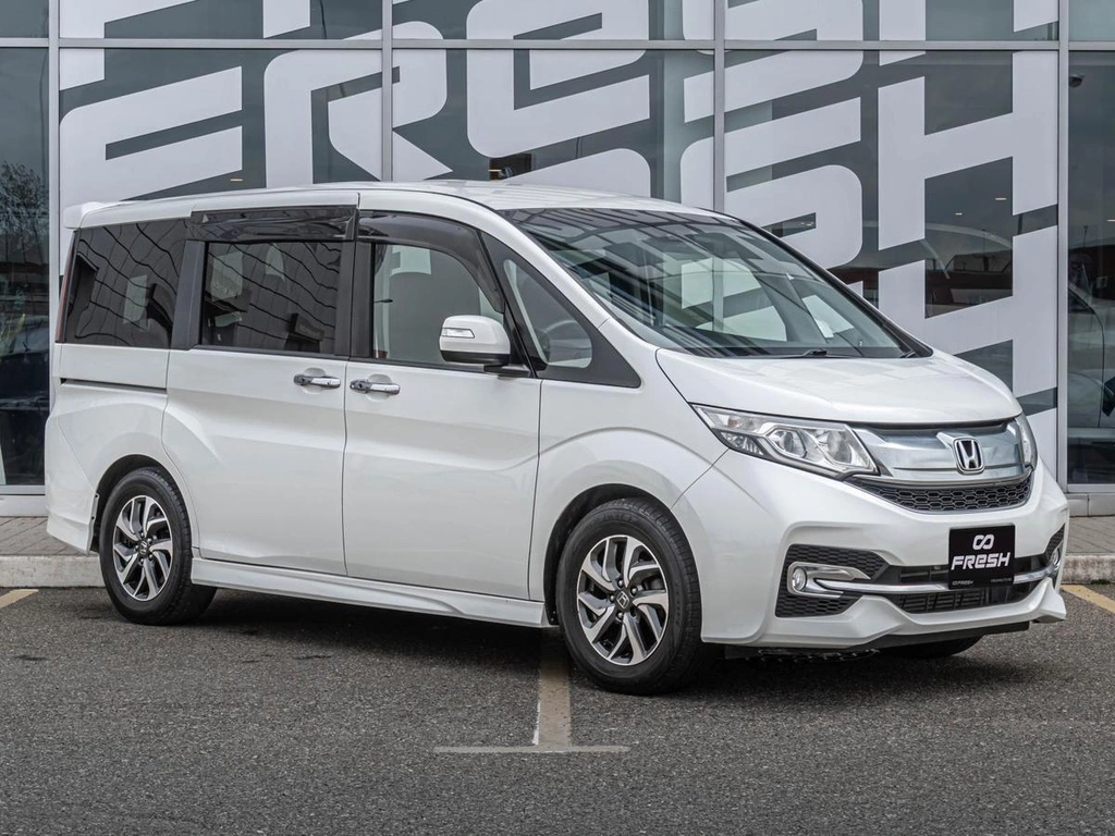 Минивэн Honda Stepwgn Spada 2017 года, 2070000 рублей, Краснодар