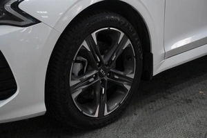 Седан Kia K5 2021 года, 2950000 рублей, Омск