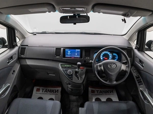 Минивэн Toyota Isis 2010 года, 1299000 рублей, Красноярск