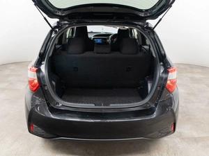 Хетчбэк Toyota Vitz 2017 года, 875000 рублей, Красноярск
