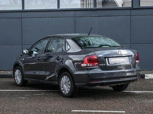 Седан Volkswagen Polo 2016 года, 974000 рублей, Кирилловка