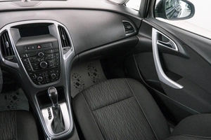 Хетчбэк Opel Astra 2013 года, 849000 рублей, Красноярск