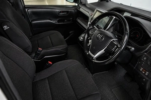 Минивэн Toyota Voxy 2018 года, 2229000 рублей, Челябинск