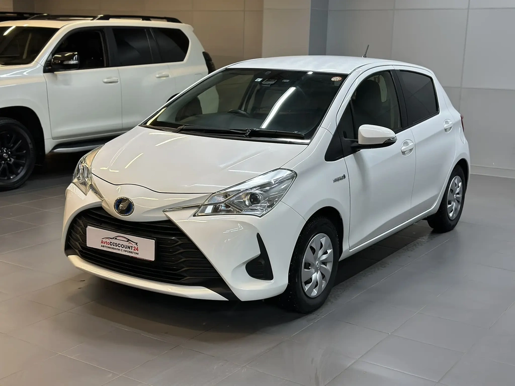 Хетчбэк Toyota Vitz 2017 года, 1197000 рублей, Красноярск