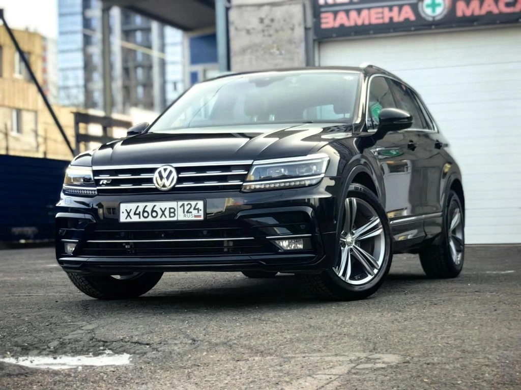 Внедорожник Volkswagen Tiguan 2018 года, 2380000 рублей, Красноярск