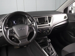 Седан Hyundai Solaris 2019 года, 1290000 рублей, Омск