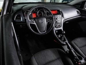 Хетчбэк Opel Astra GTC 2011 года, 869000 рублей, Воронеж