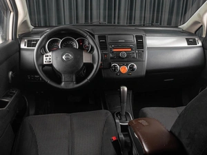 Седан Nissan Tiida 2011 года, 869000 рублей, Тюмень