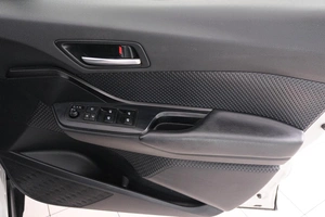 Внедорожник Toyota C-HR 2018 года, 1889000 рублей, Красноярск