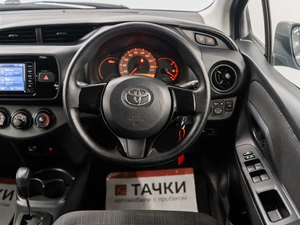 Хетчбэк Toyota Vitz 2017 года, 875000 рублей, Красноярск